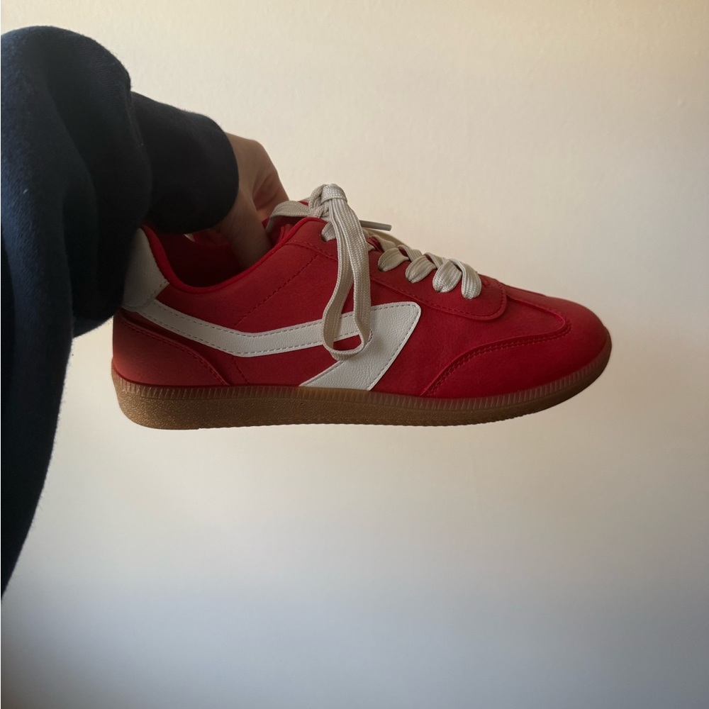NEW Dolce Vita Sneakers